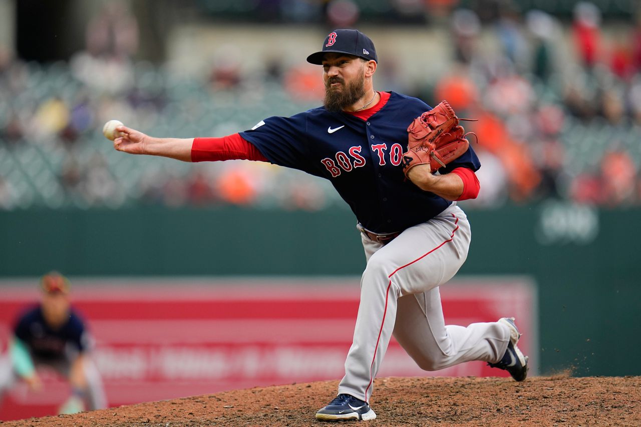 Royals acquire John Schreiber from the Red Sox for David Sandlin